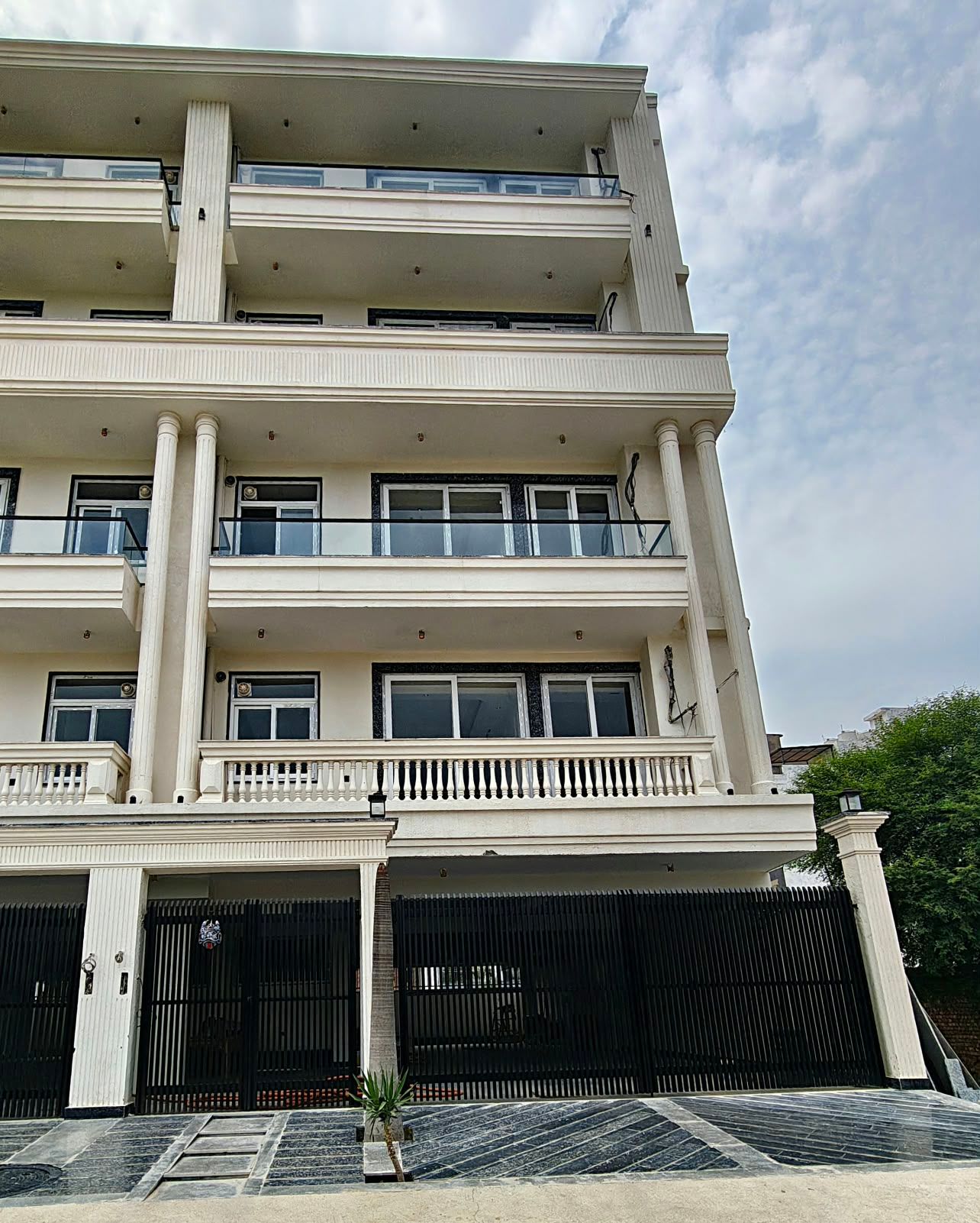 3 BHK Builder Floor, Ansal Esencia & Versalia, Gurgaon