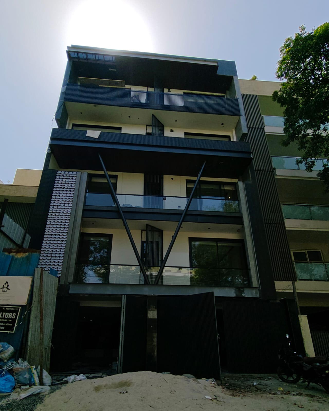 DLF Phase 2, Block L