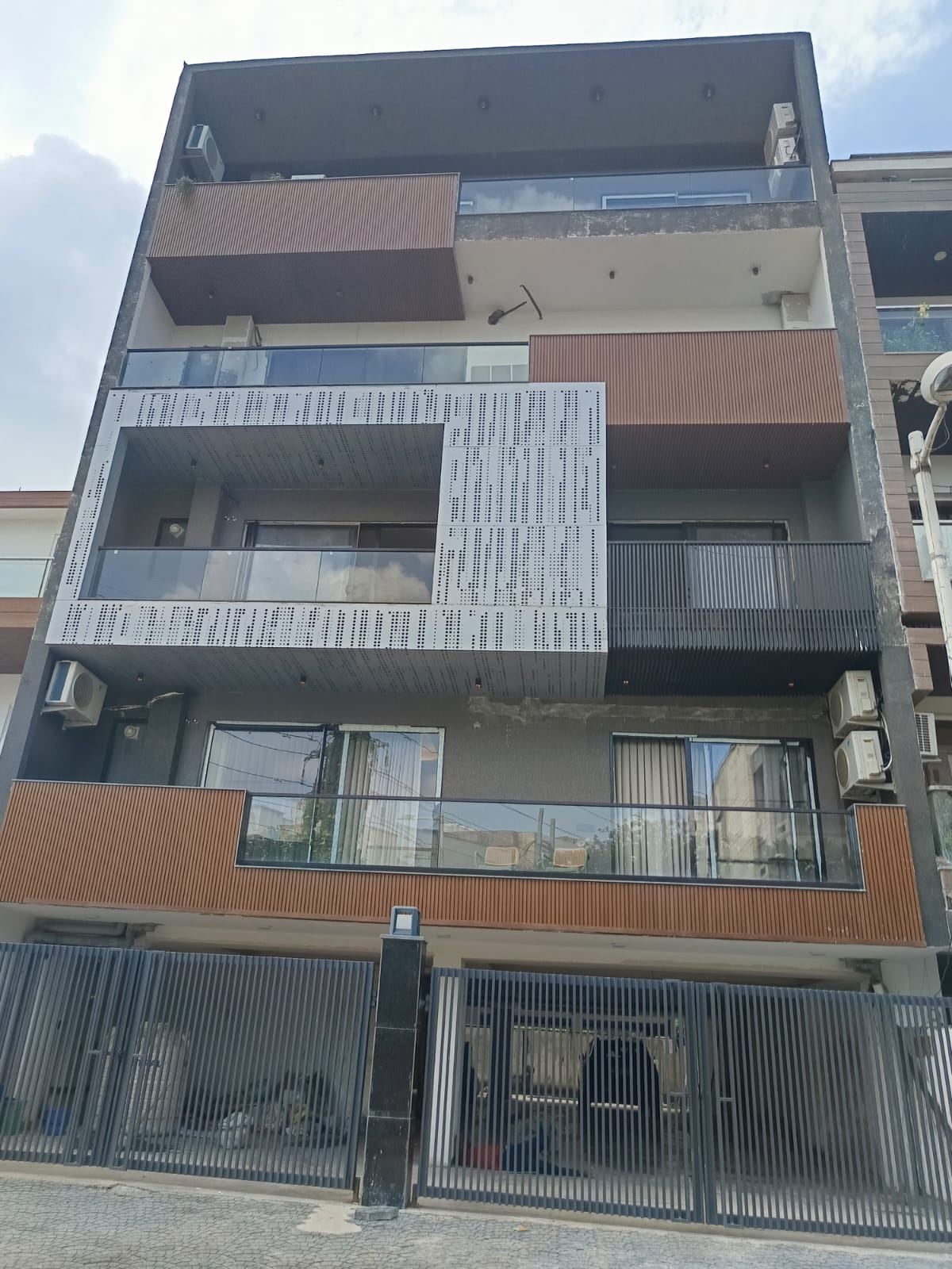 4Bhk By Tcv Developers