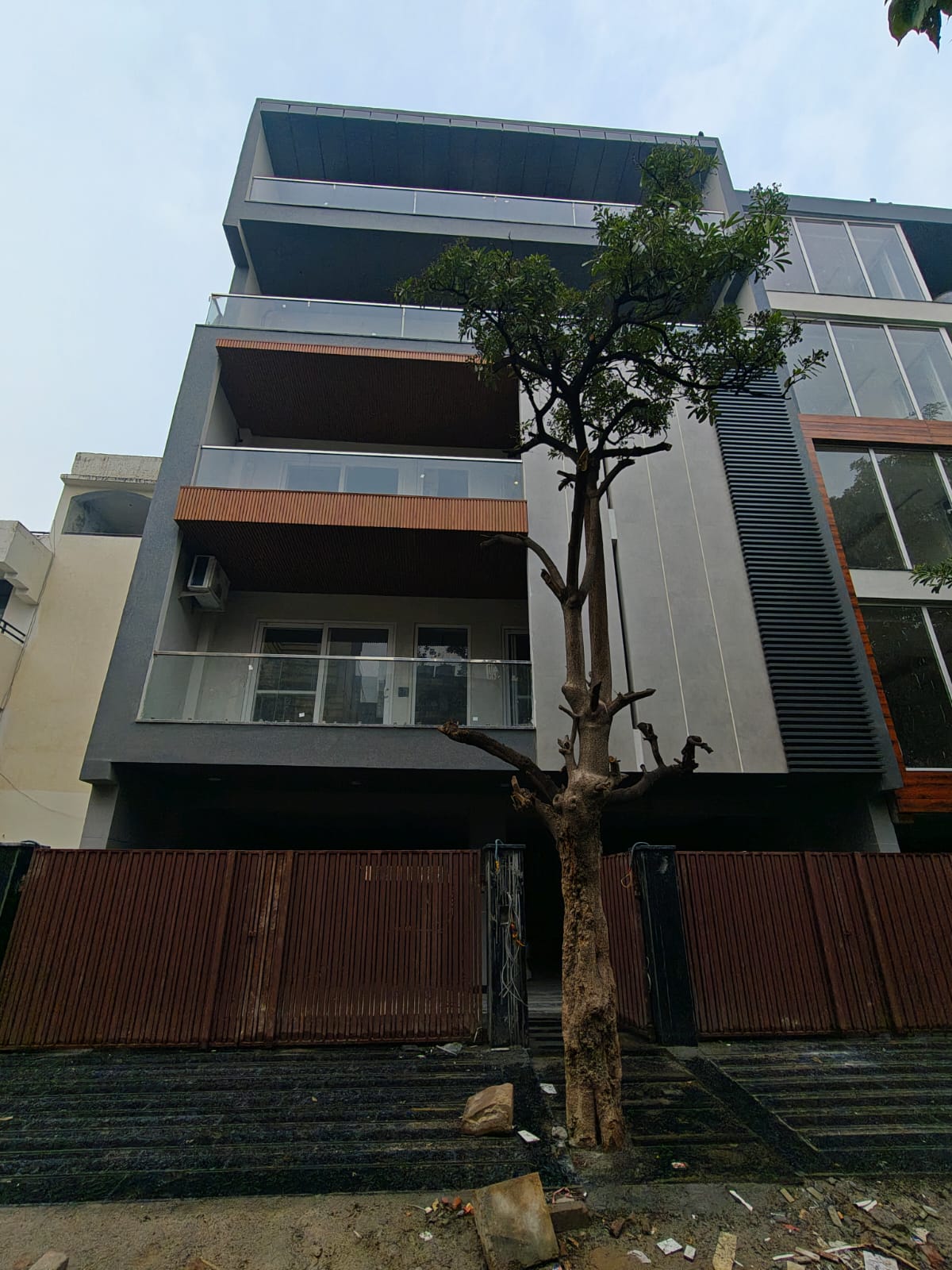 4Bhk By Anurag Chawla
