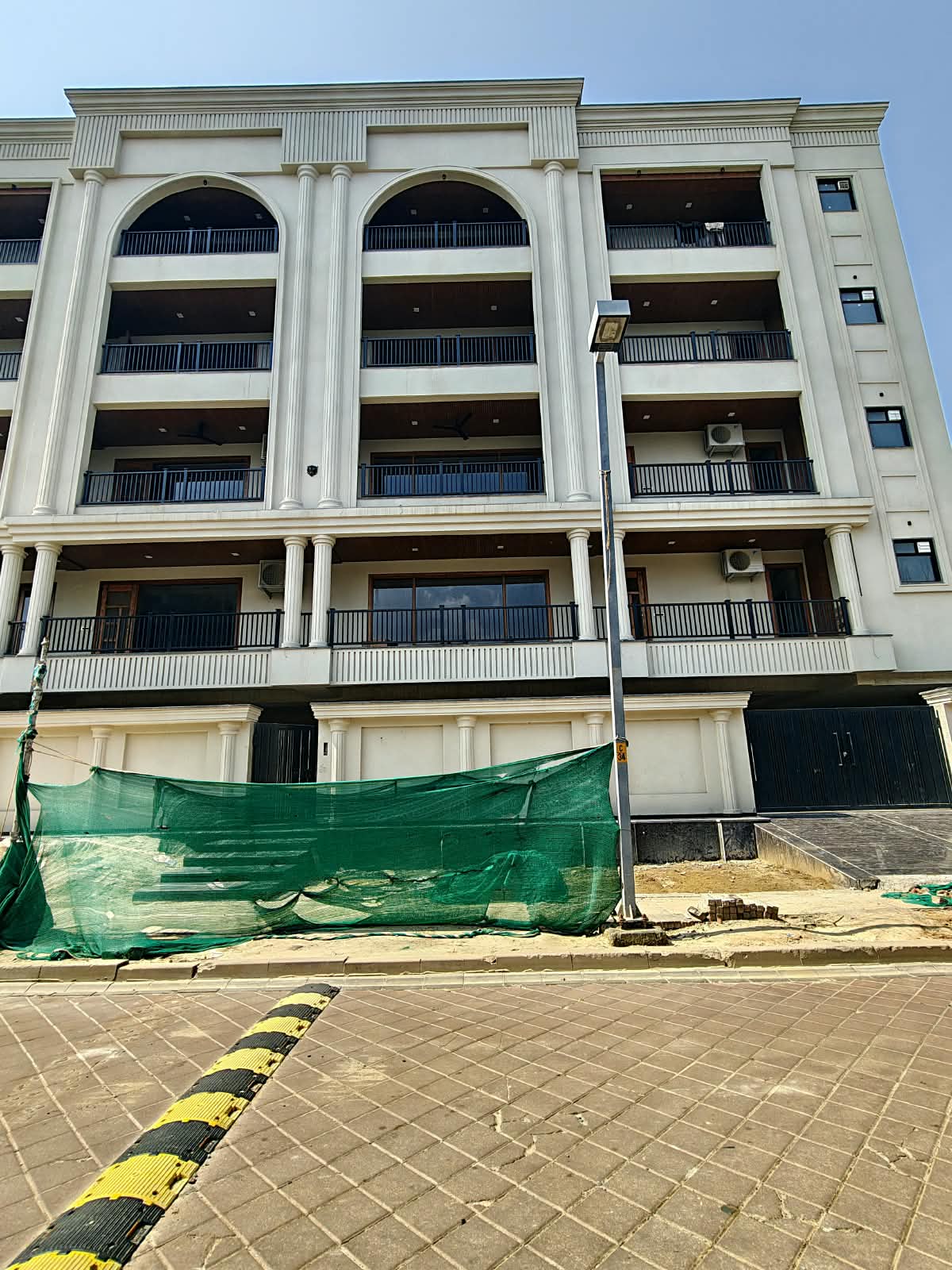 4 BHK Builder Floor, BPTP Amstoria, Gurgaon