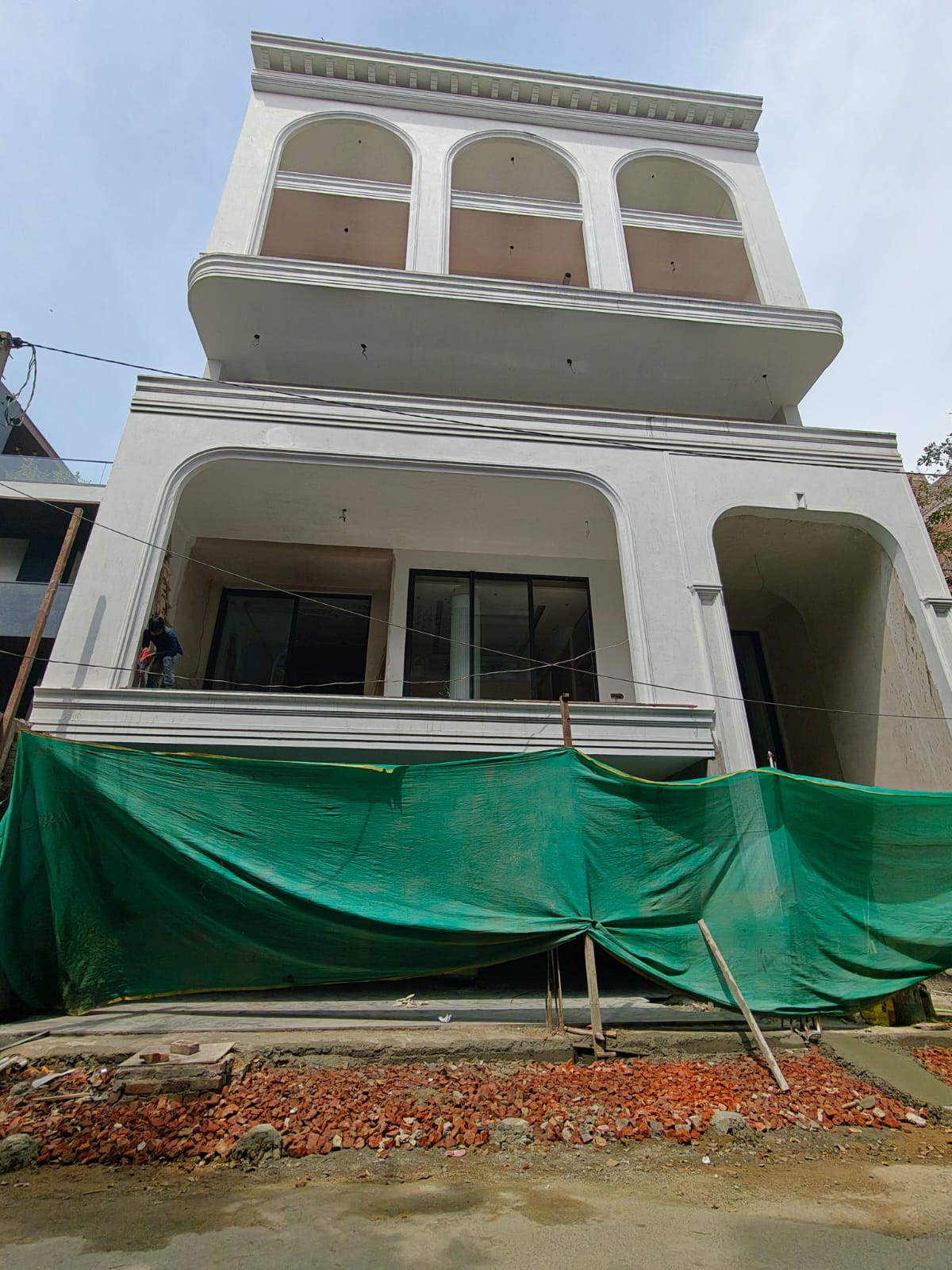 DLF Phase 4
