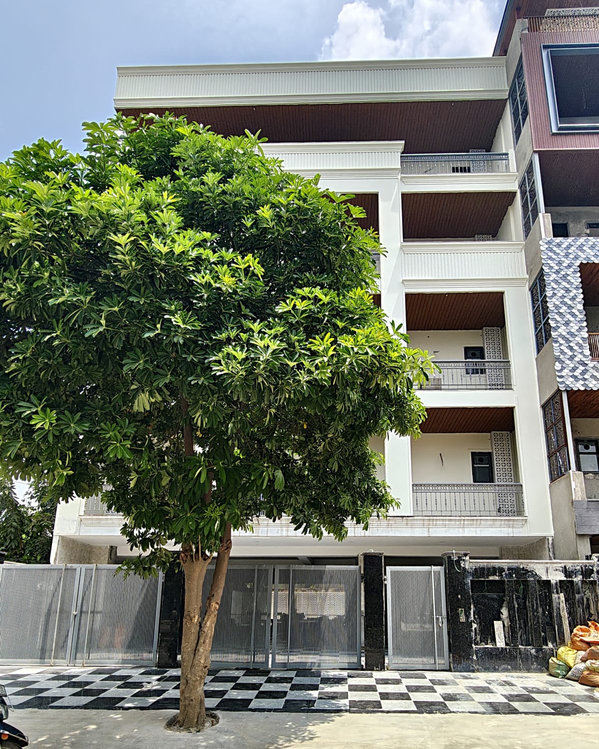 4 BHK Builder Floor, Palam Vihar, Block H, Gurgaon