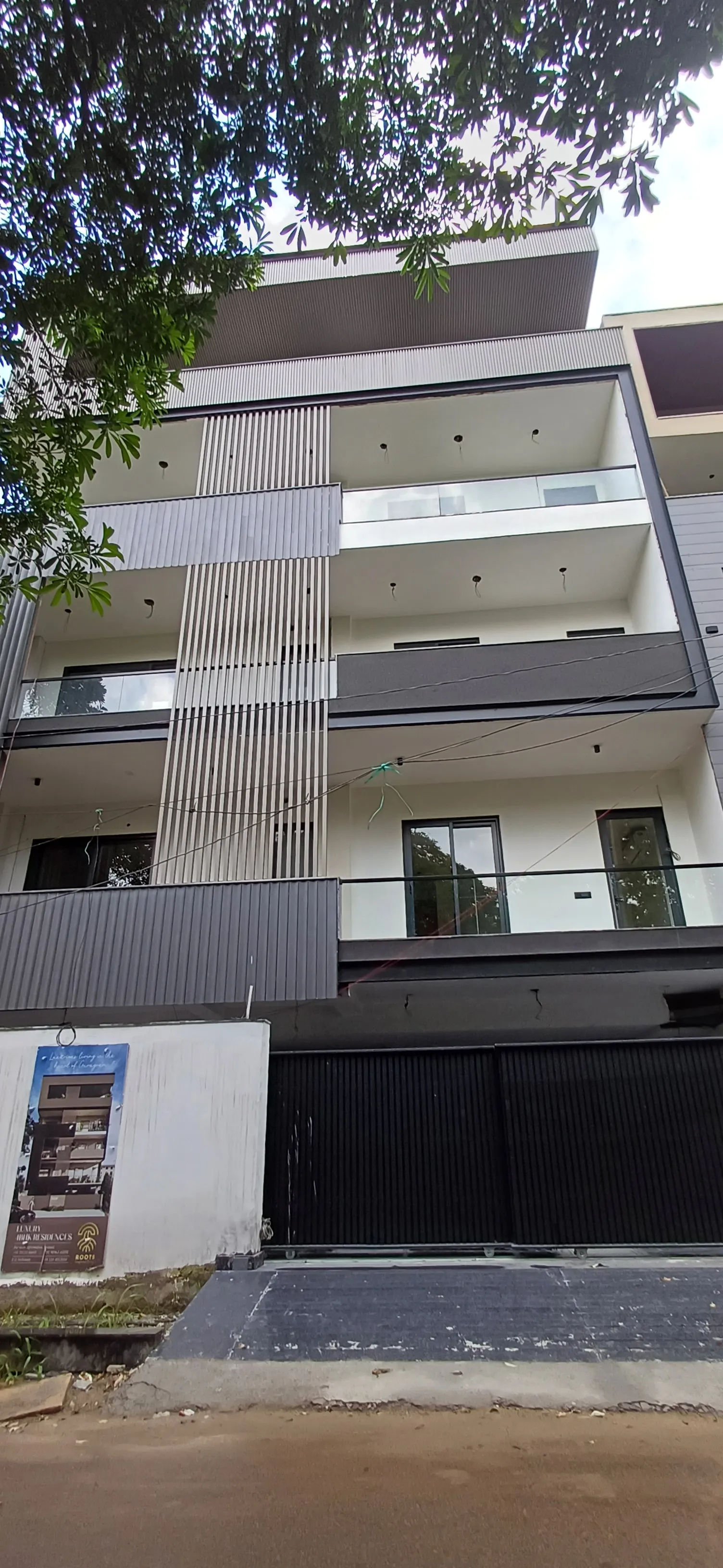DLF Phase 4