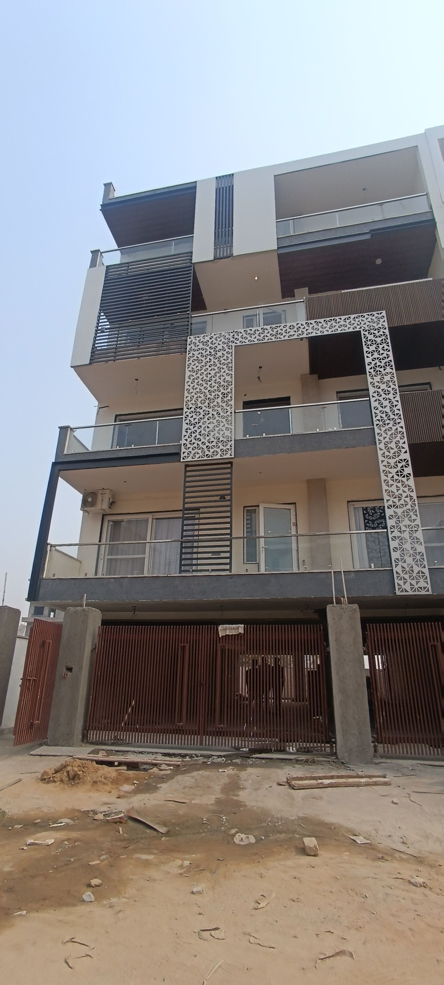 4 BHK Builder Floor, Ansal Esencia & Versalia, Gurgaon