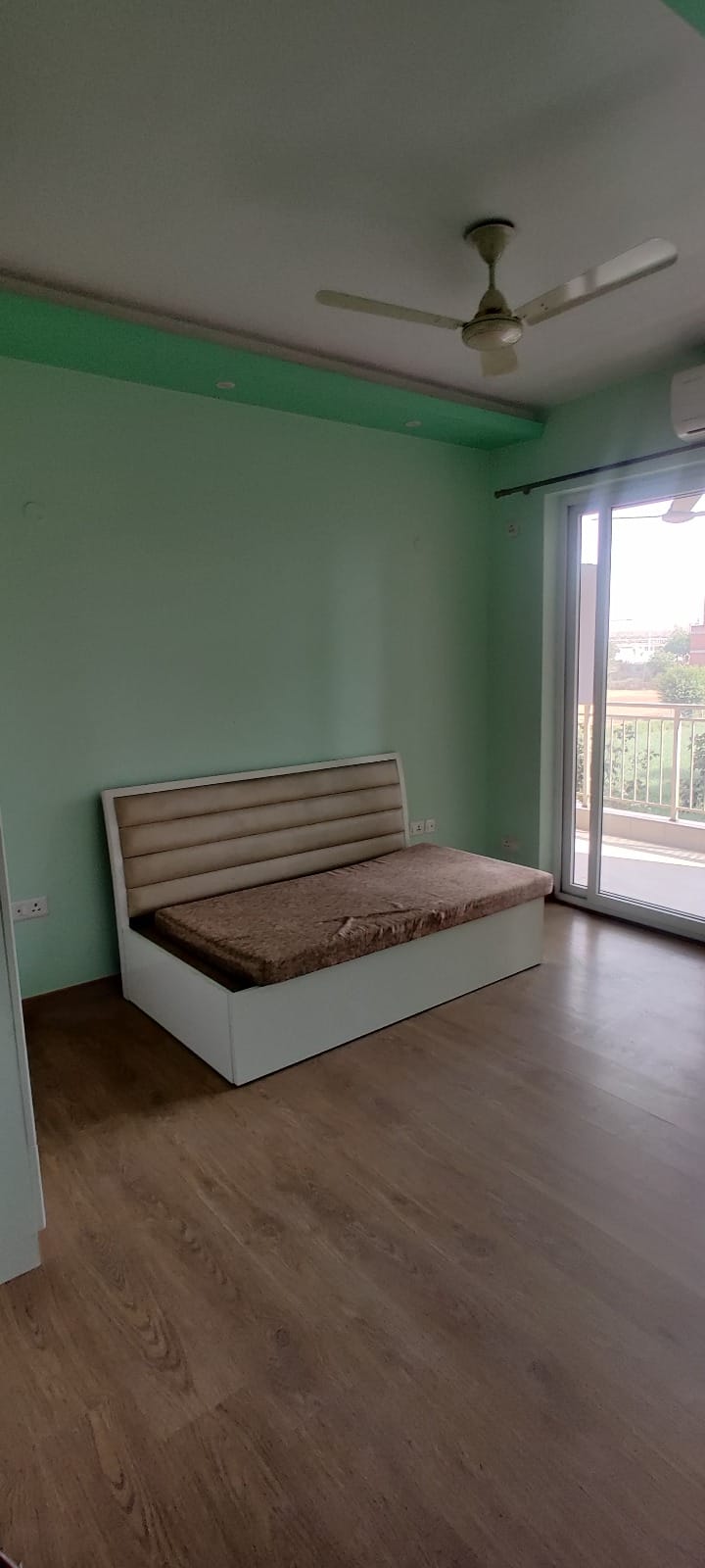 3 BHK Apartment, Emaar Palm Gardens, Gurgaon