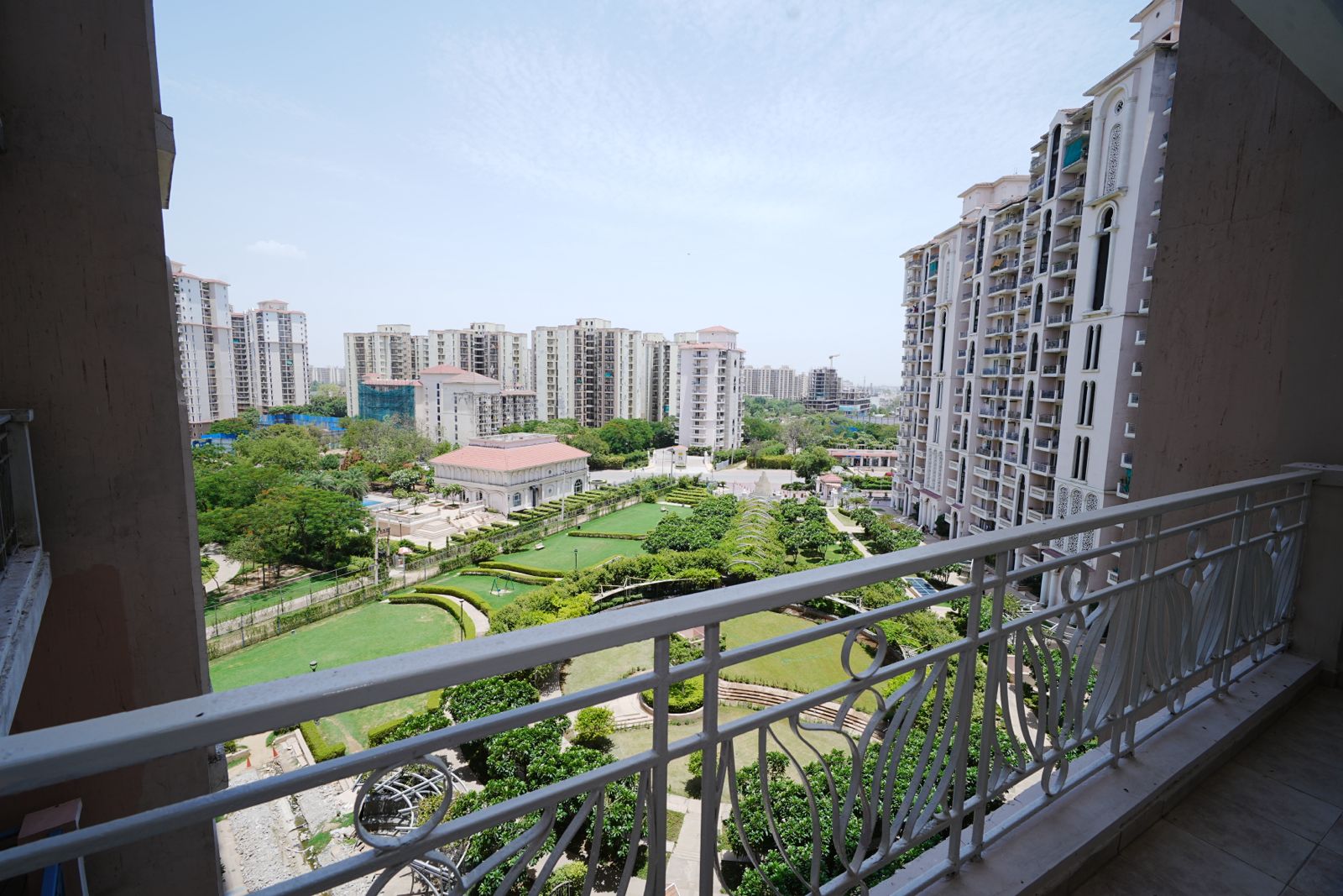 DLF Regal Gardens