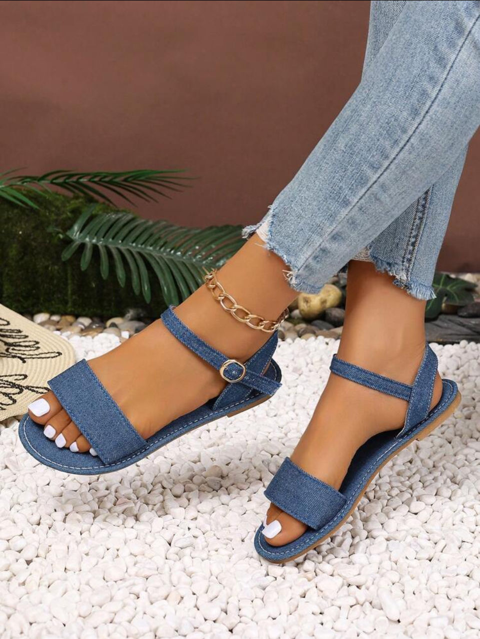 New Arrival Fashionable Buckle Decor Women's Flat Mules Sandals Image