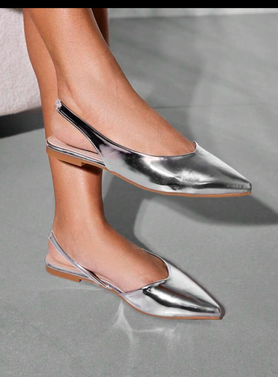 WOMEN FASHIONABLE SILVER POINTED TOE FLAT SHOES Image