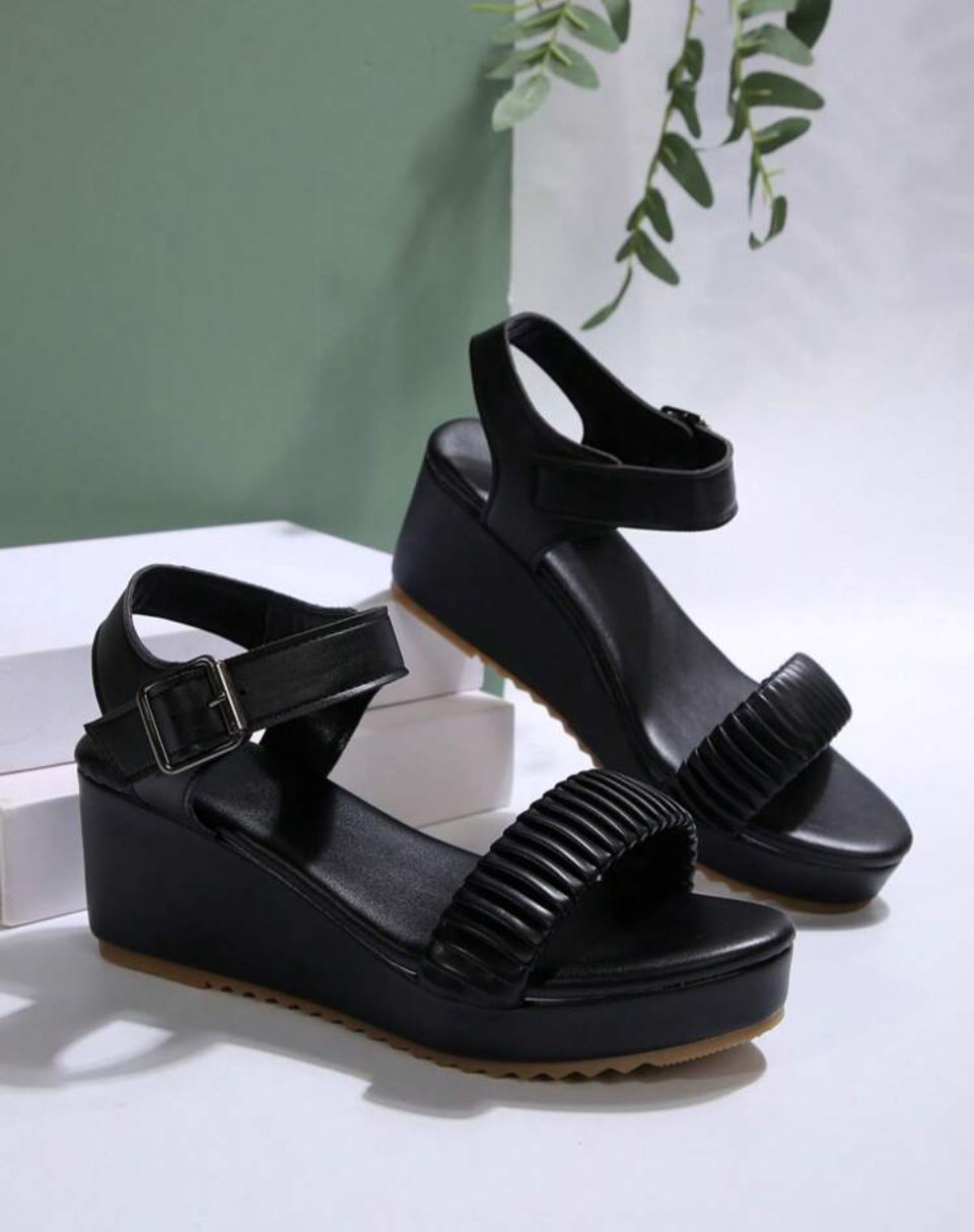 BLOCK SANDALS FOR FASHION WOMAN Image