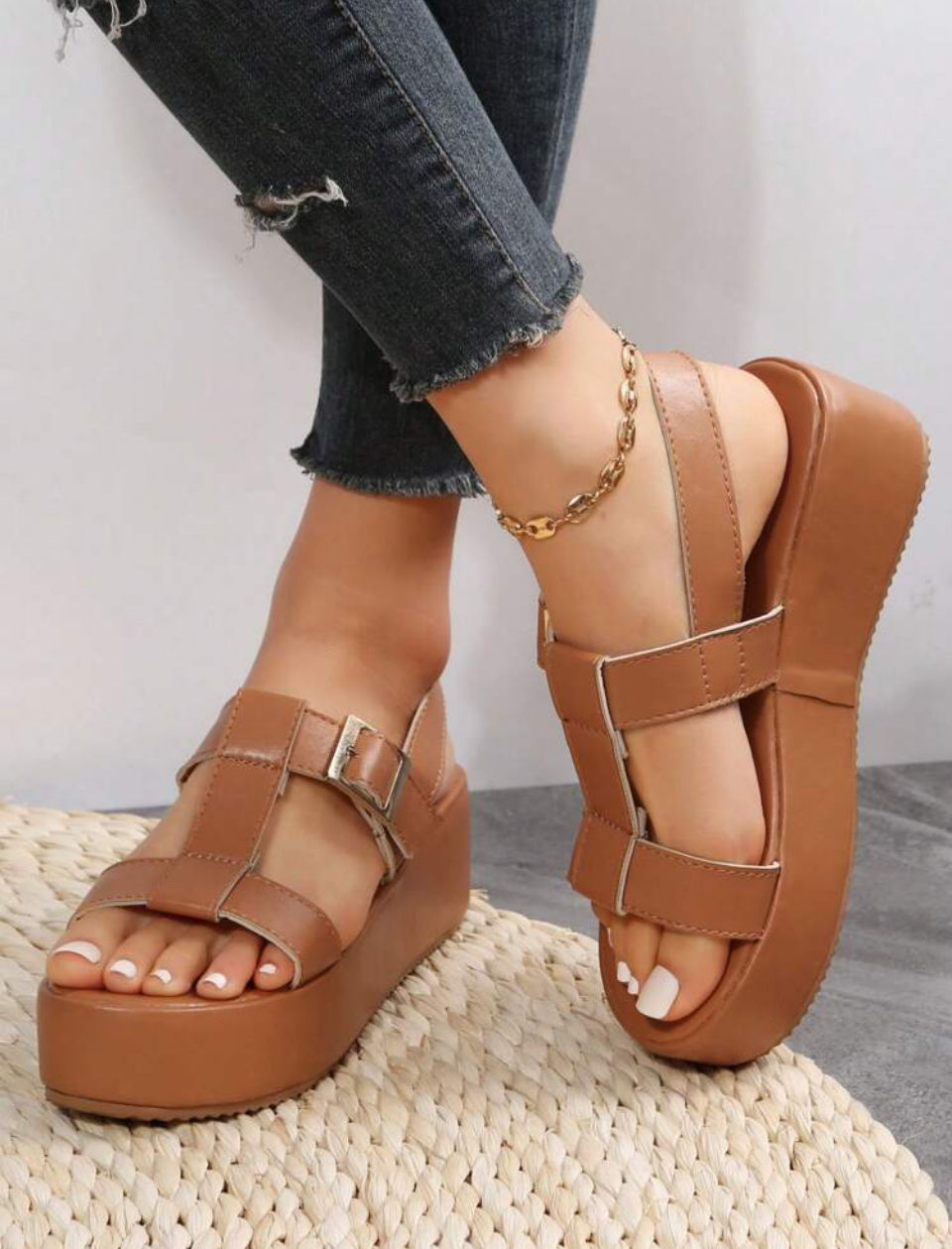 CASUAL SANDALS Image