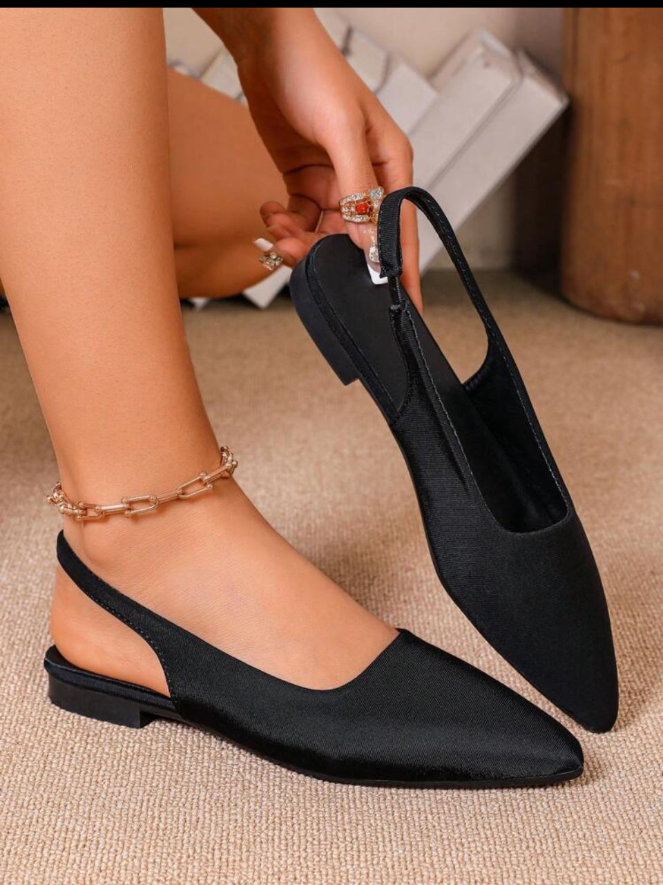 Vintage Style Women's Closed-Toe Sandals, French-Romantic Pointed Flat Shoes, Spring/Summer, Comfortable Image