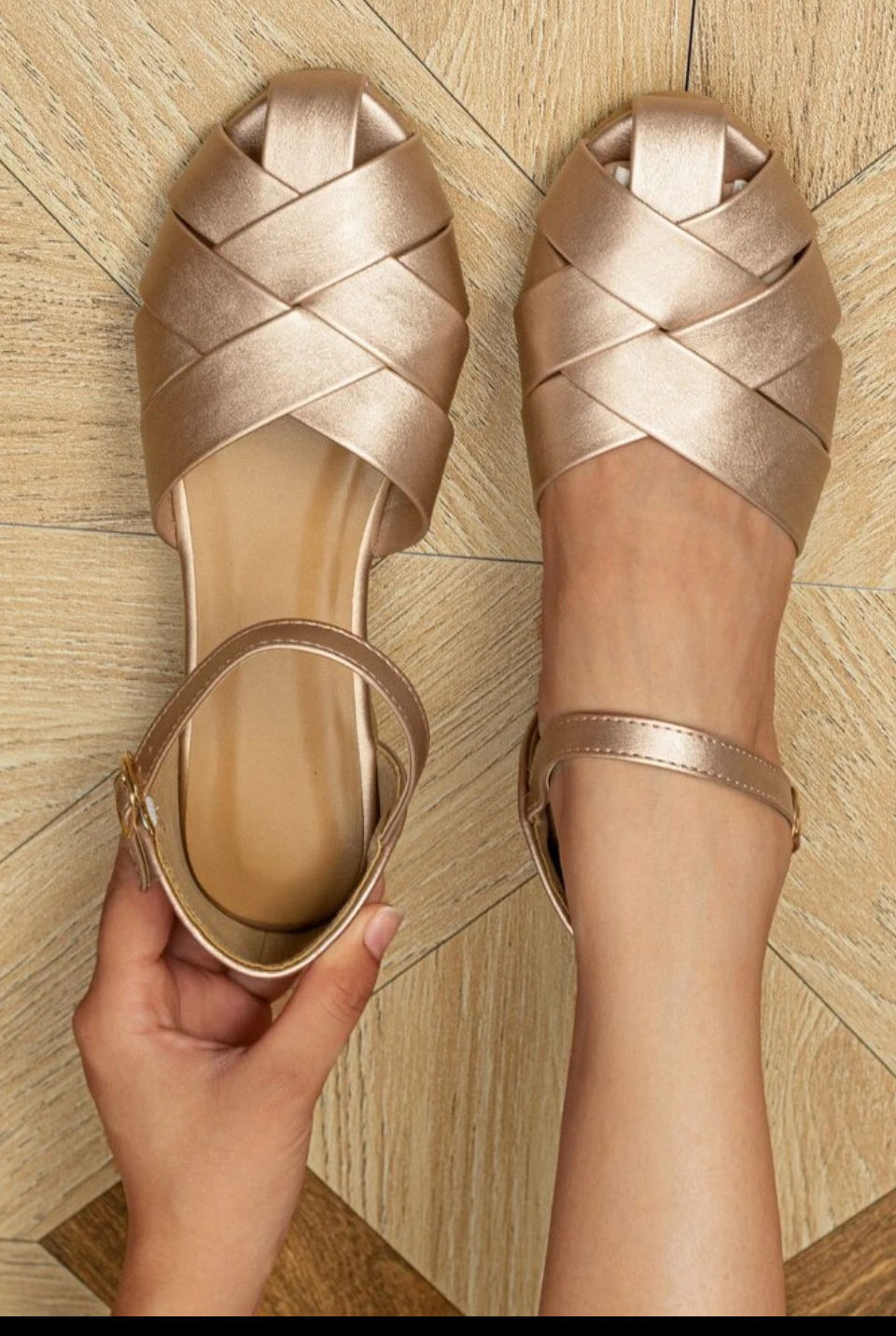 Women's Hollow Out Comfortable Flat Shoes Roman Sandals Image