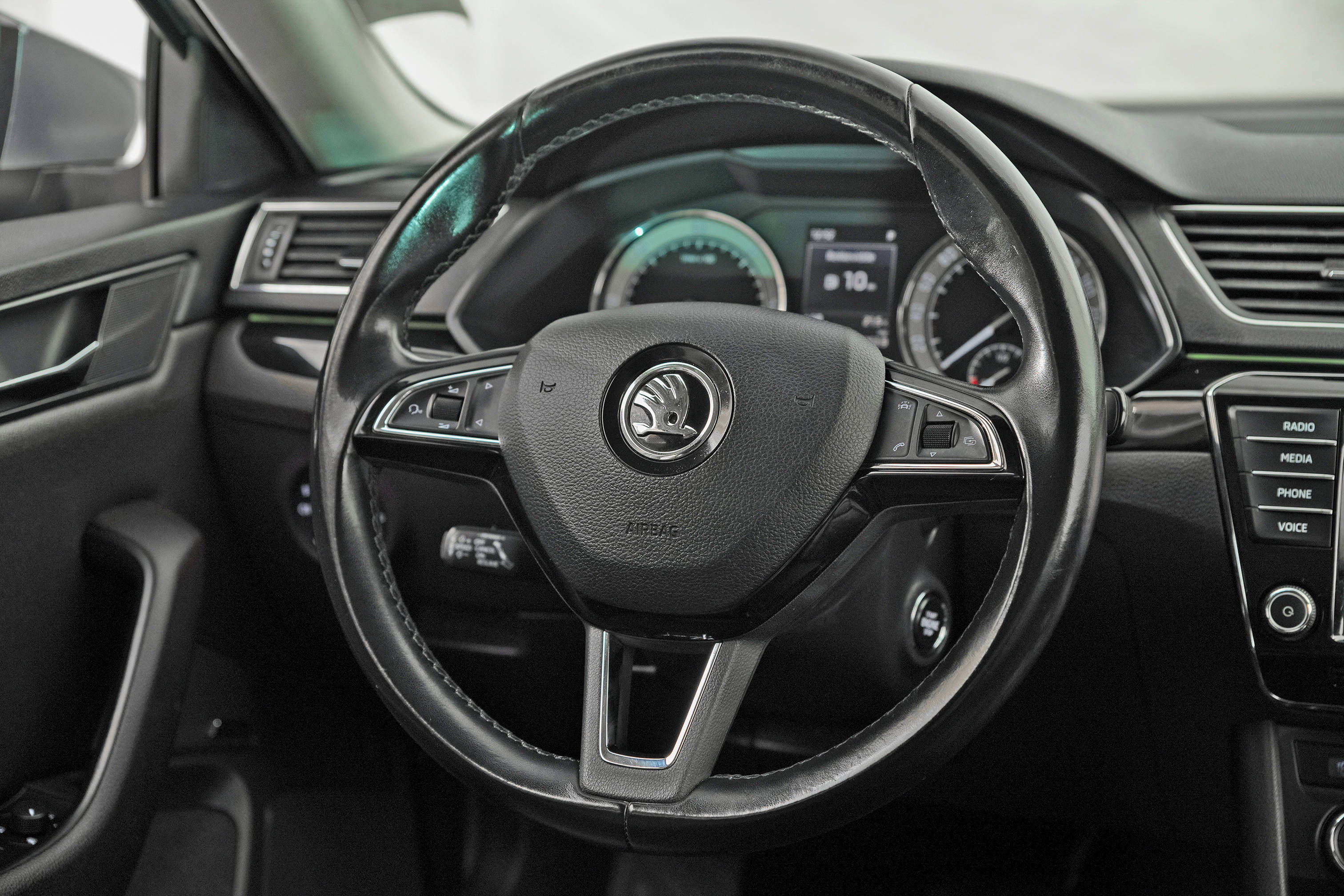 rebil-skoda-superb-2016-dp81968