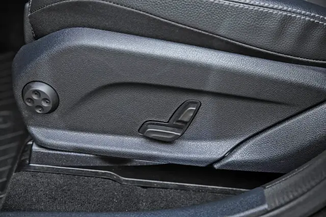 https://ik.imagekit.io/rebil/EB_59023_025_uSa6dFUj9.jpg