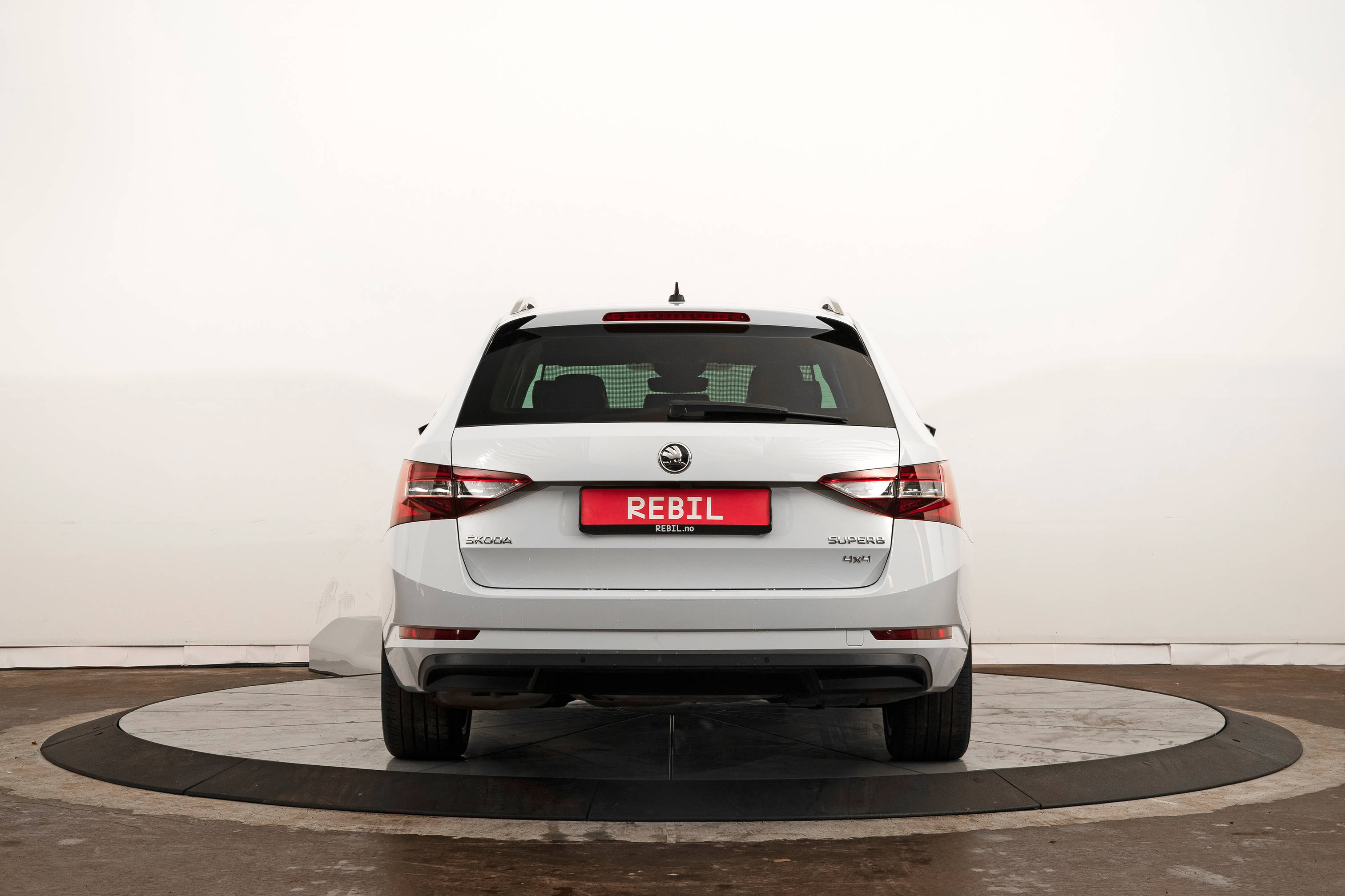 rebil-skoda-superb-2018-ht21311