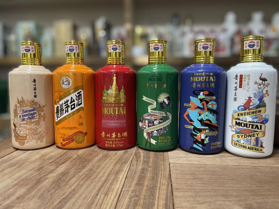 茅台年份酒原盒證書酒杯與防偽配件完整度