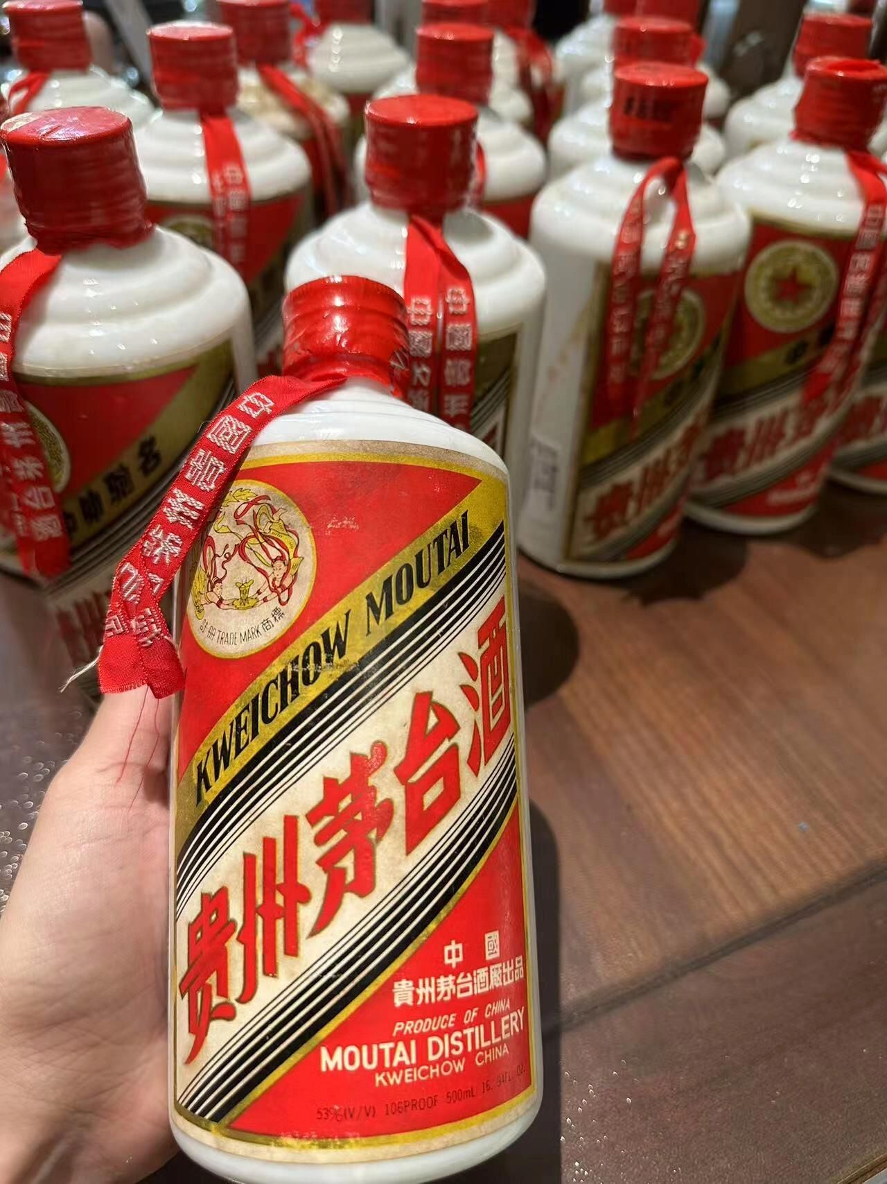 90年代紅皮鐵蓋茅台噴碼字體0 9 1特徵與食品小標籤辨識示意