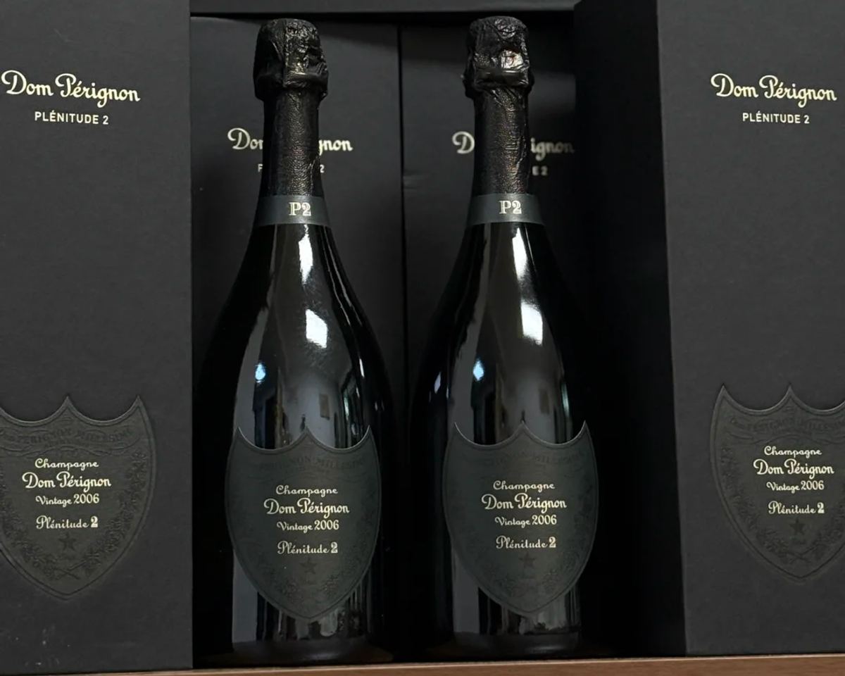 Dom Pérignon Vintage 2006 Plénitude 2 酒瓶與原盒,瓶頸及正標可見 P2 與 Plénitude 2 字樣