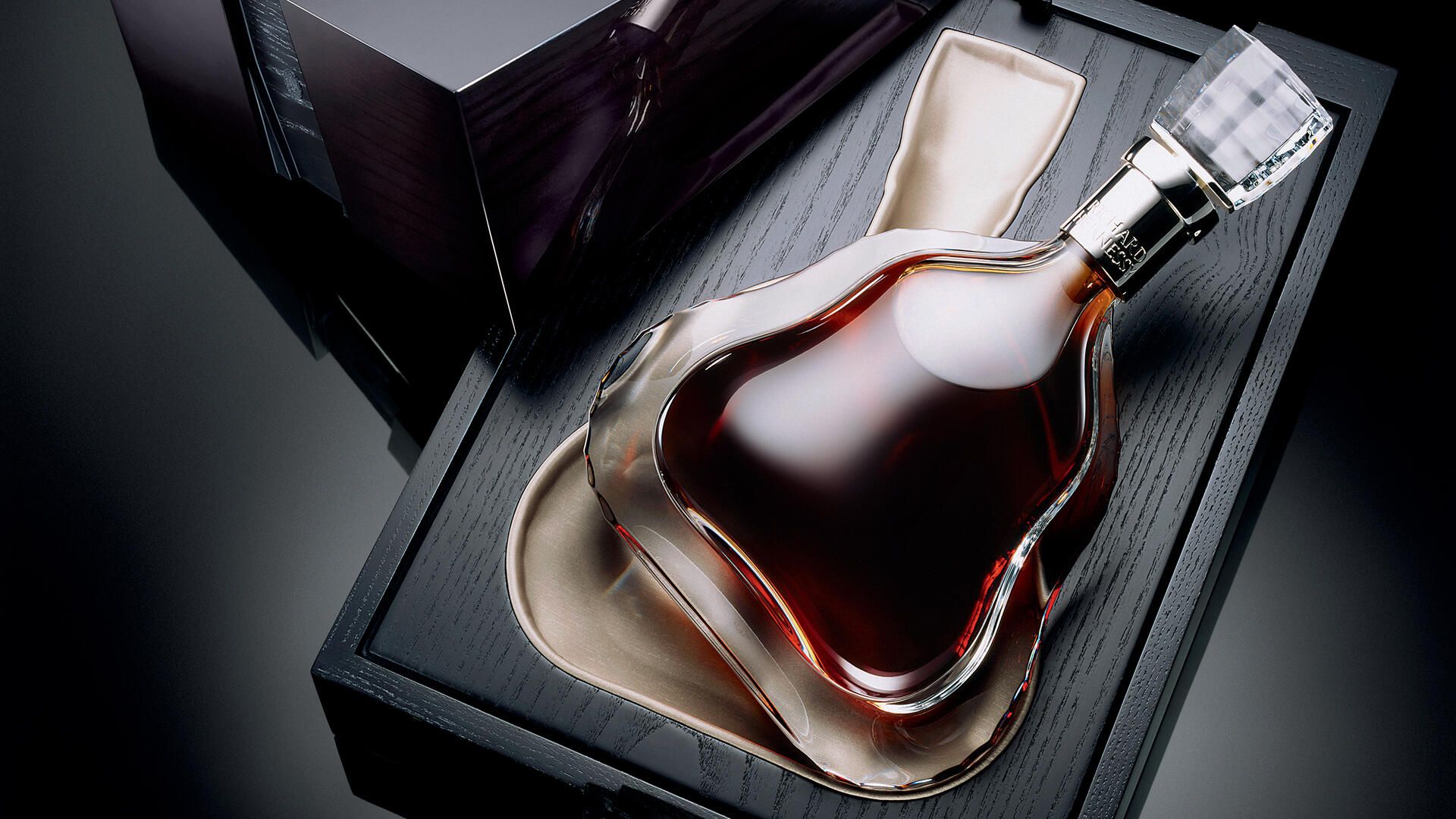 軒尼詩李察巴卡拉水晶瓶特寫