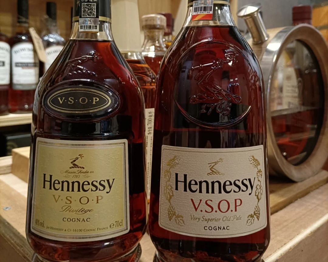 軒尼詩VSOP和新版XO並列展示