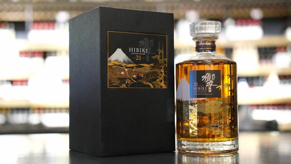 響 21年威士忌瓶身，穩健增長的資產