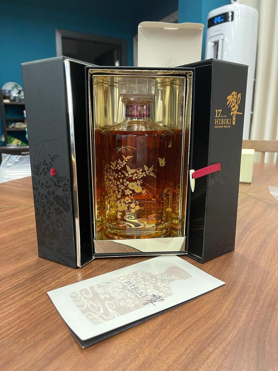 響 Hibiki 直立保存與盒裝陳列示意圖