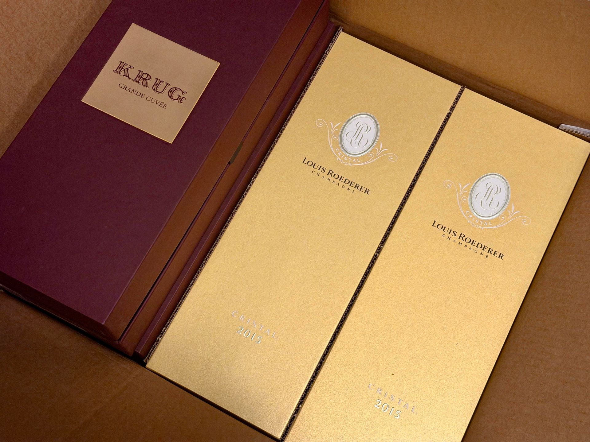 Krug 與 Cristal 在香港回收市場的估價路徑與收藏定位示意圖