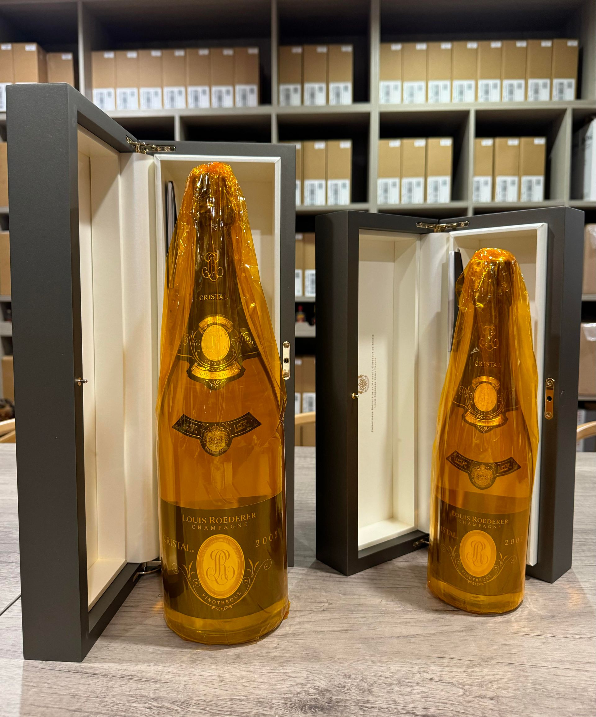 Krug 與 Cristal 香檳的儲存風險檢查重點示意圖