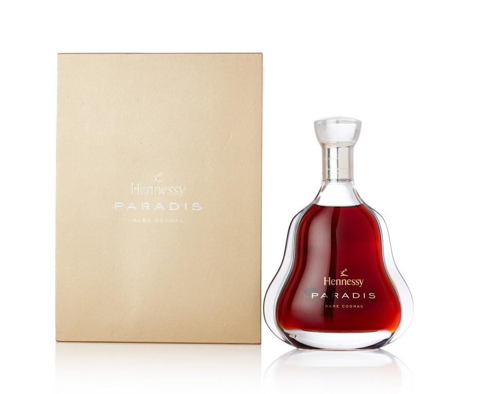Hennessy Paradis 天堂鳥銀頭與現代玻璃塞版本回收價差示意