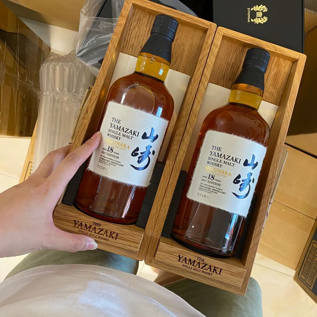山崎 Yamazaki 盒況、封口與酒標細節示意圖