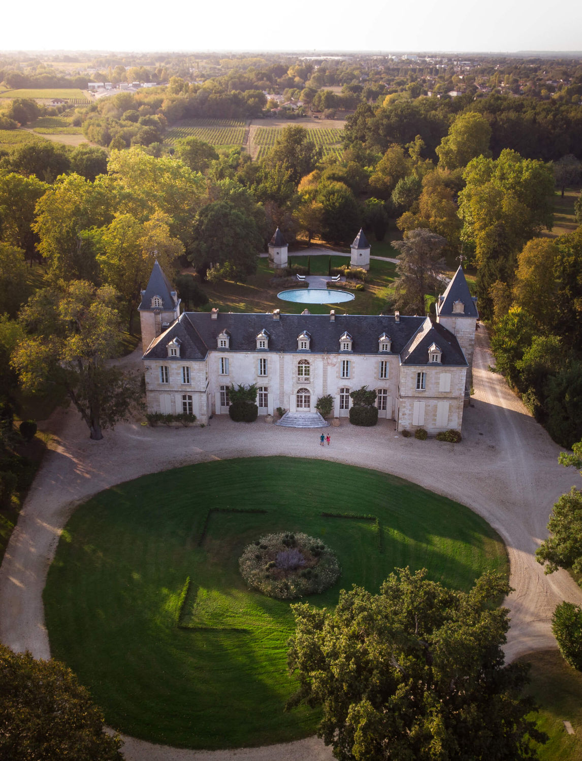 Le château de Reignac et son terroir vu du ciel