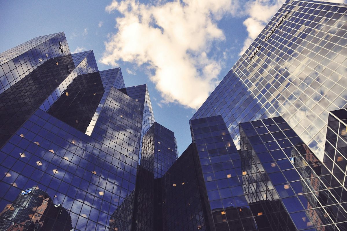 Canadian Housing Market Sees Modest Decline Amidst Rising Inventory and Interest Rate Cuts