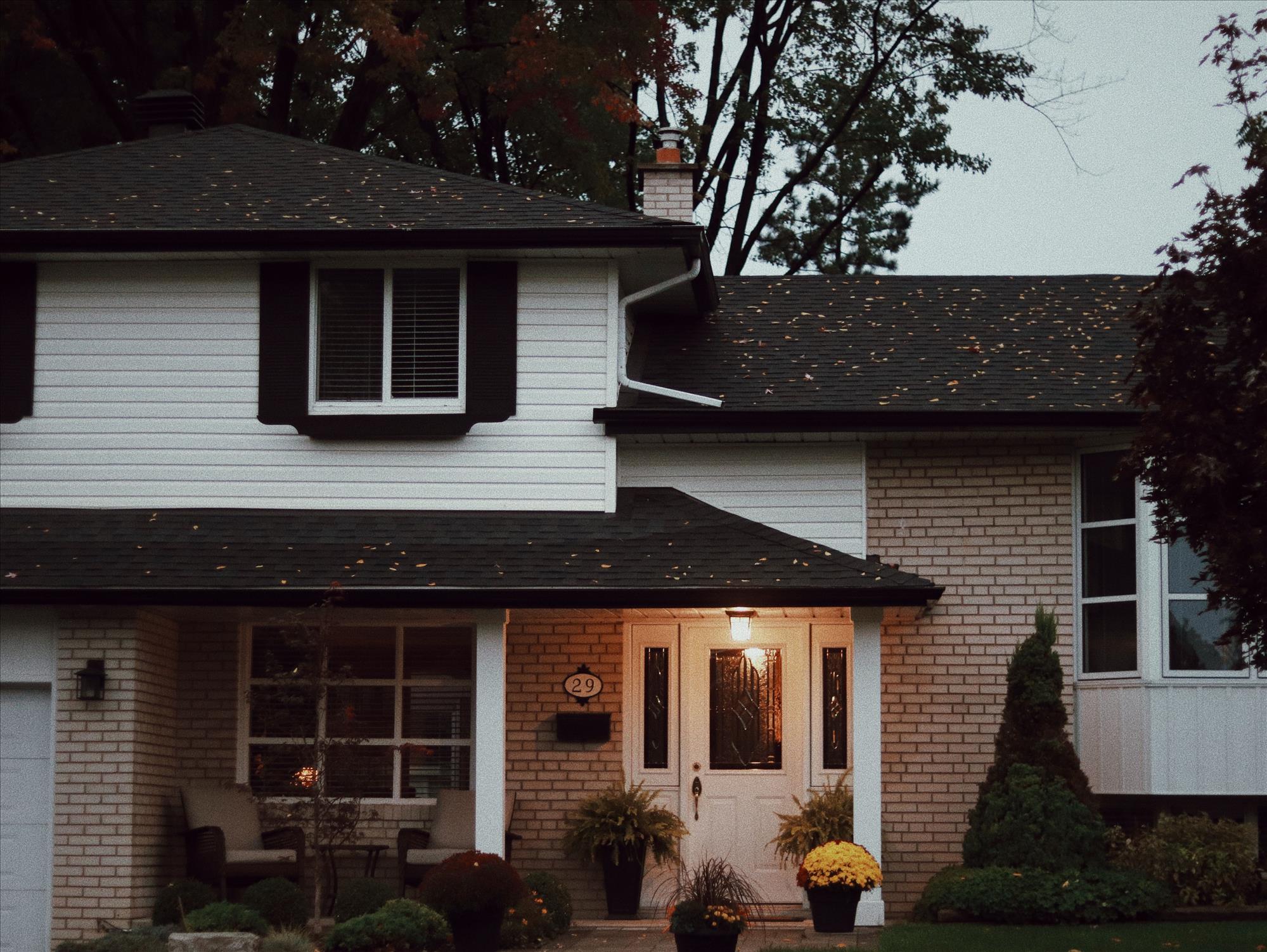 Falling Home Values Deepen Canada’s Housing and Economic Strain