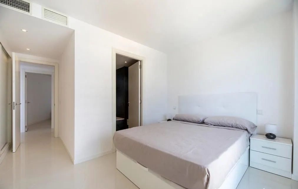 Fantastický apartmán přímo u moře v Playa Den Bossa — fotografie 13