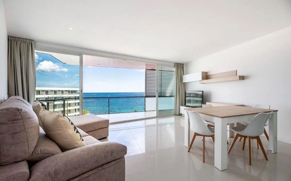Fantastický apartmán přímo u moře v Playa Den Bossa — fotografie 1