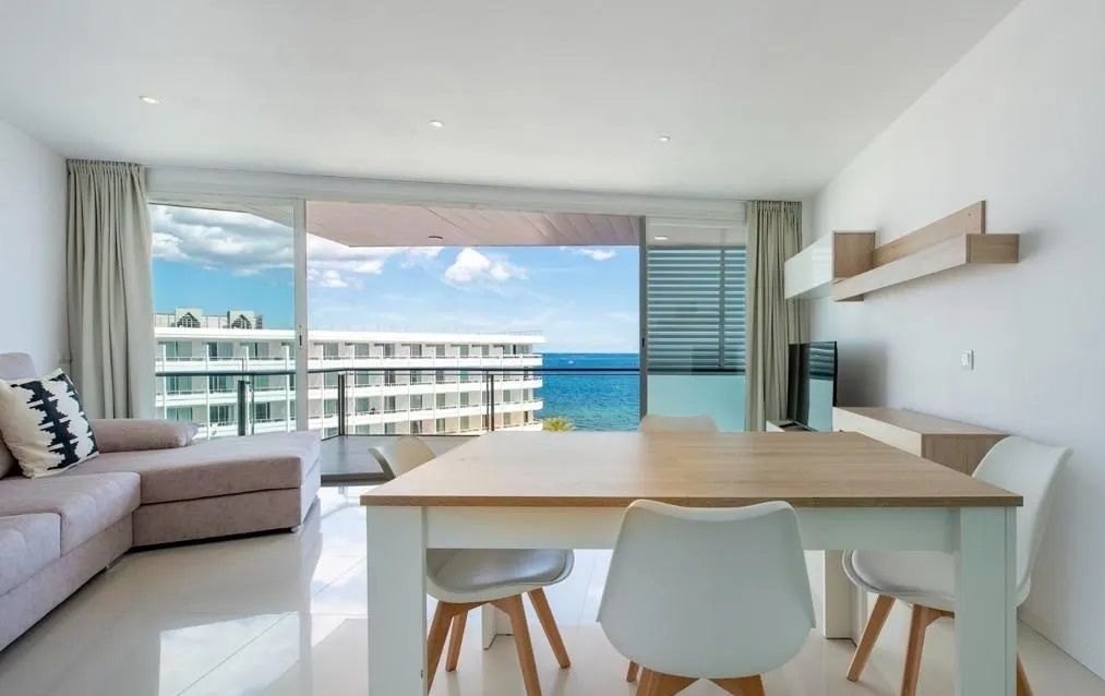Fantastický apartmán přímo u moře v Playa Den Bossa — fotografie 9