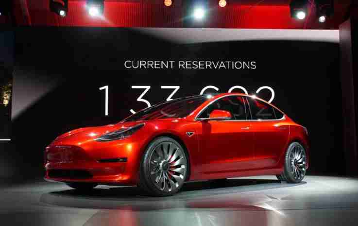 Tesla 3’ün özellikleri belli oldu