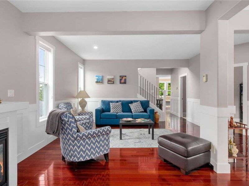4-bedroom house in Mill Bay