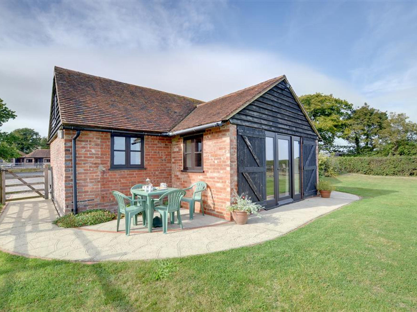 The Dairy Cottage, Nr Hailsham Love Cottages