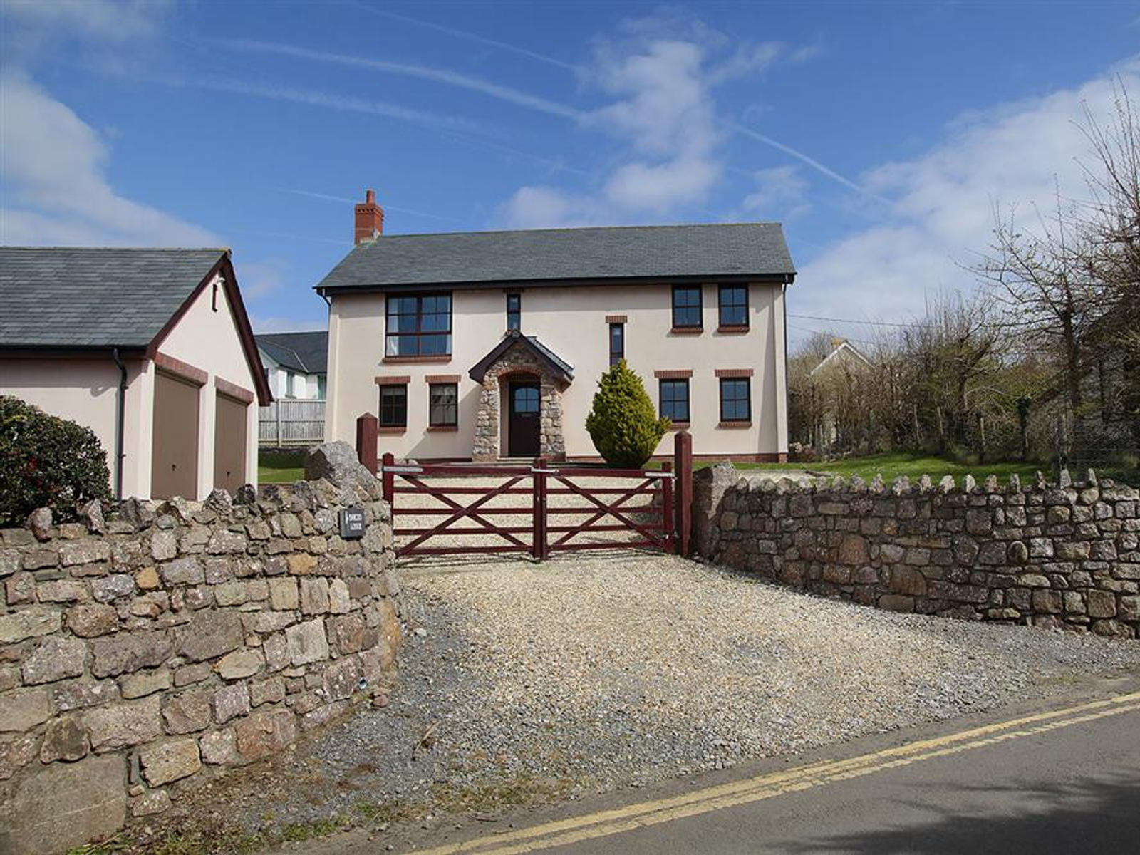 Barcud Lodge, Gower Love Cottages