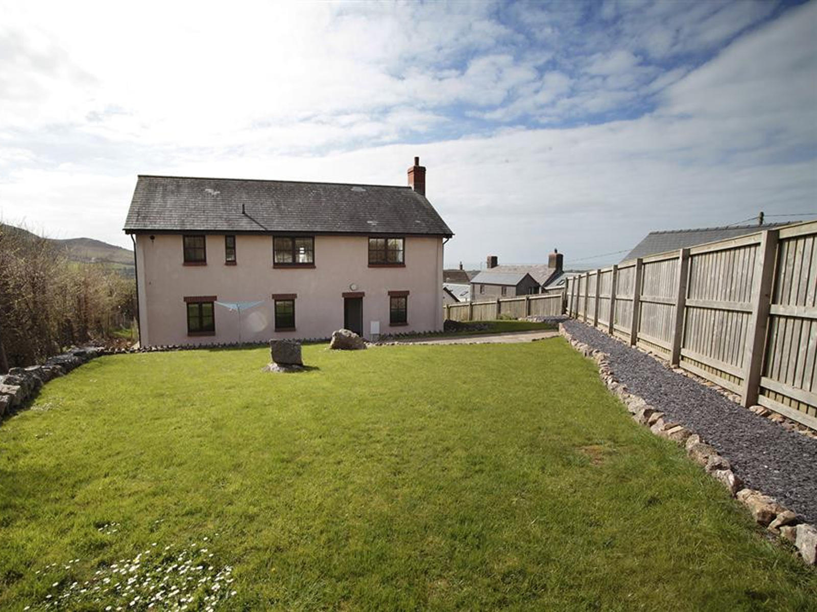 Barcud Lodge, Gower Love Cottages
