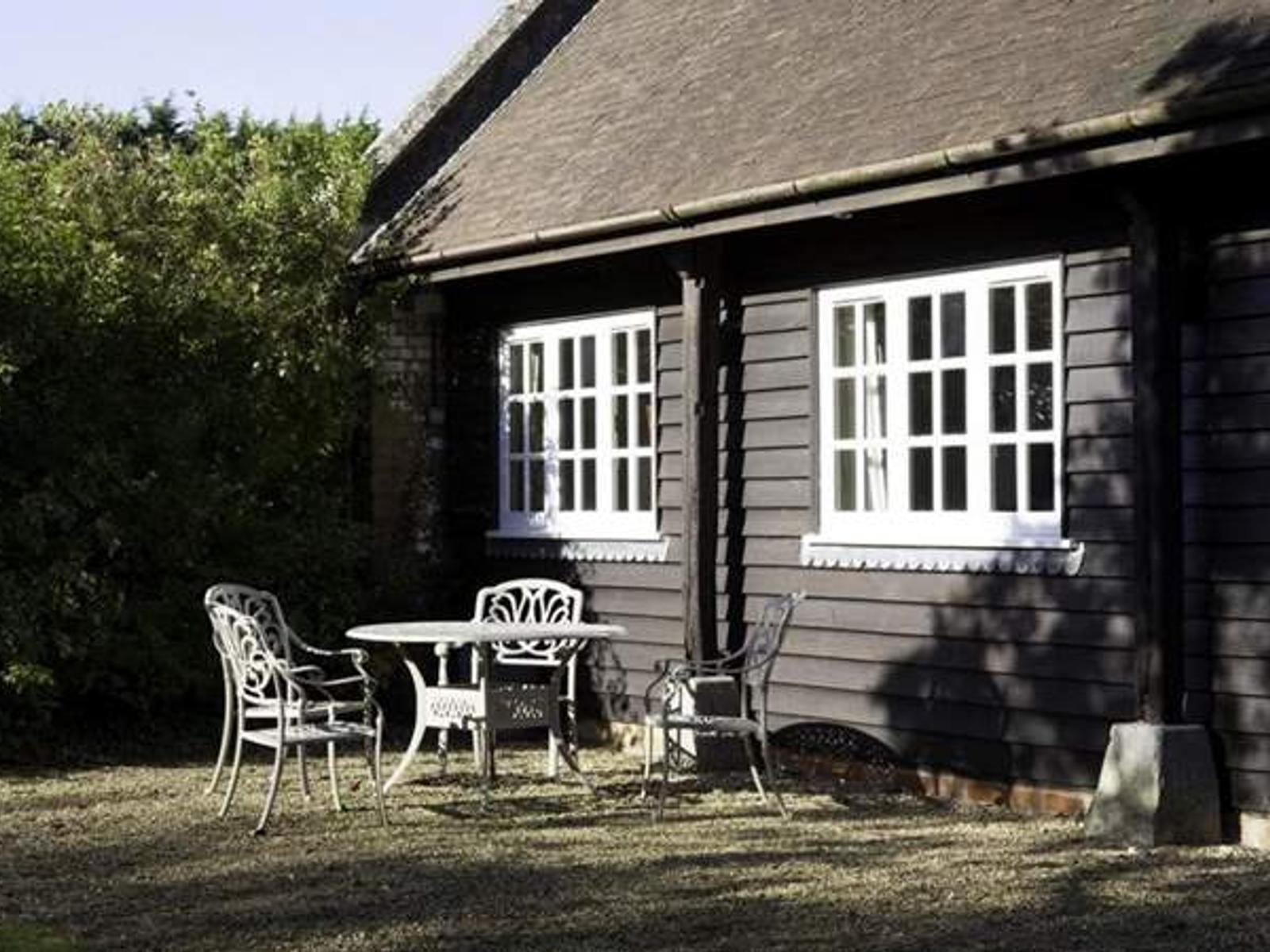 Barton Manor Lake Cottage, East Cowes Love Cottages