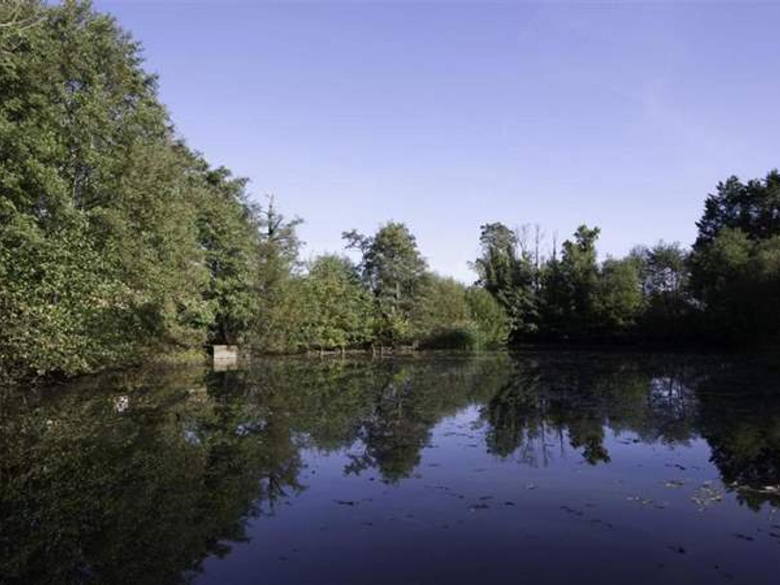 Barton Manor Lake Cottage, East Cowes Love Cottages