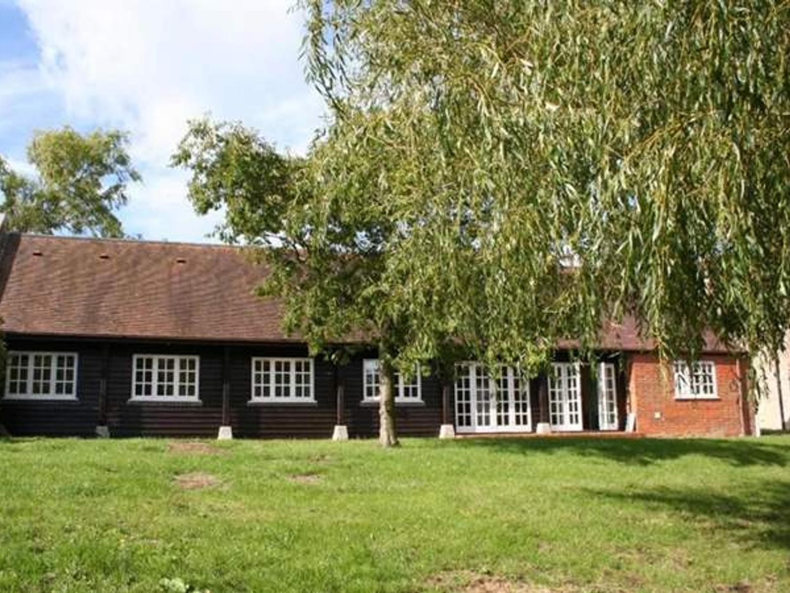 Barton Manor Lake Cottage, East Cowes Love Cottages