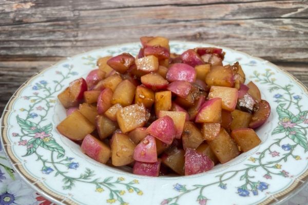 【世界美食汇】三酱合一 焖烧樱桃萝卜