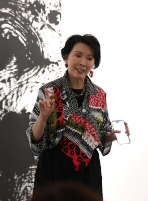 拥有英国双硕士学位的左谷兰女士,是全球仅有78位AICI国际认证形象专家之一,她的讲解风趣生动、深入浅出,以多元视角推广国际美学与礼仪文化。(刘云/大纪元)