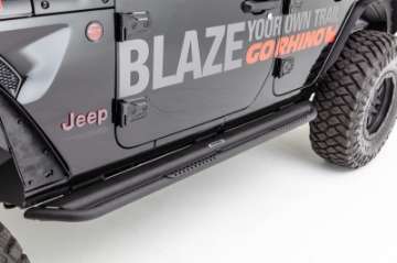 Picture of Go Rhino 18-20 Jeep Wrangler JLU Dominator Extreme DS SideSteps Complete Kit w-SideStep + Brkts