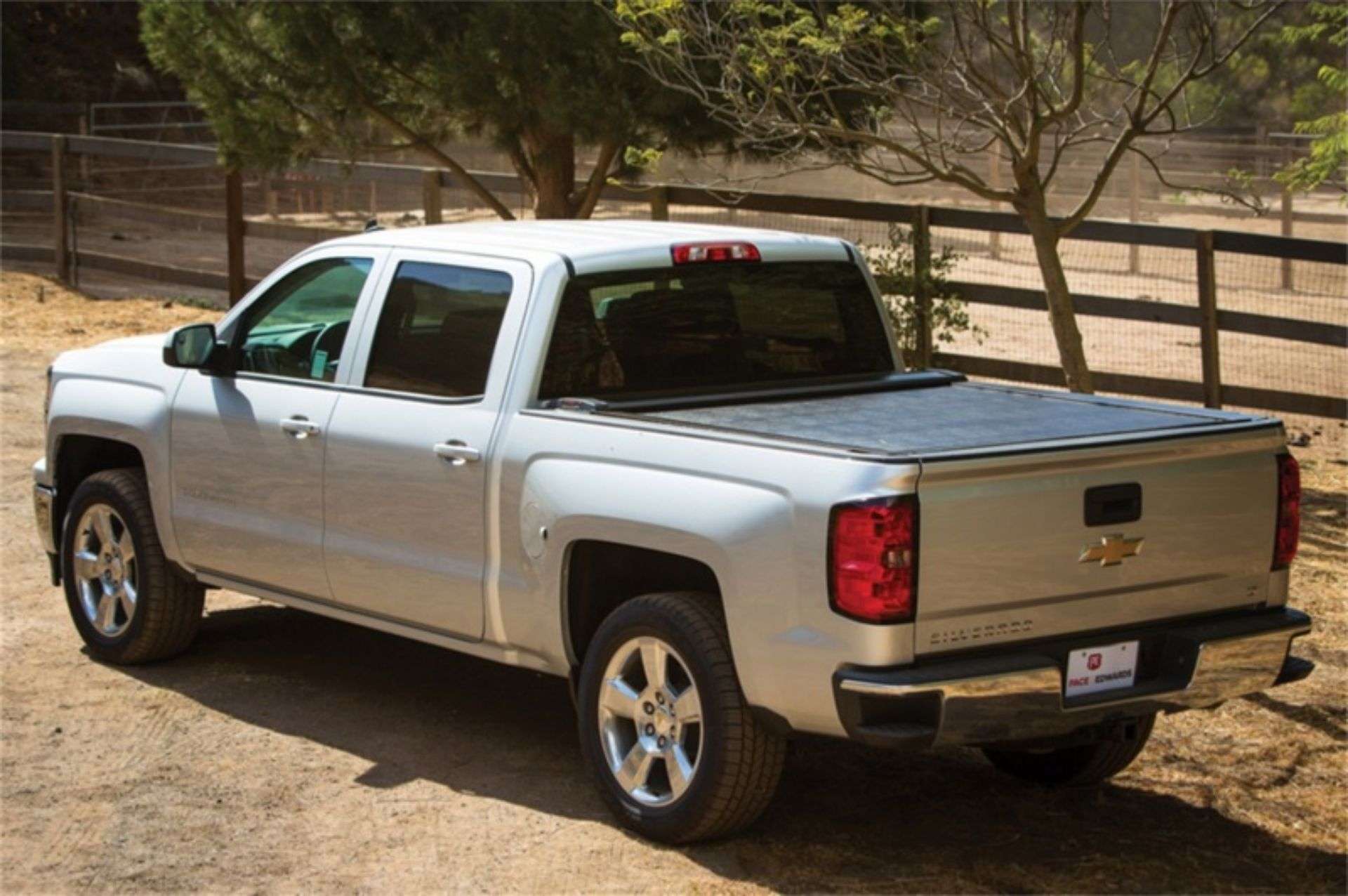 Picture of Pace Edwards 14-16 Chevy-GMC Silverado-Sierra 1500 - 2015 HD 8ft0in Bed SWITCHBLADE