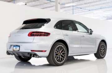 Picture of AWE Tuning Porsche Macan Track Edition Exhaust System - Diamond Black 102mm Tips